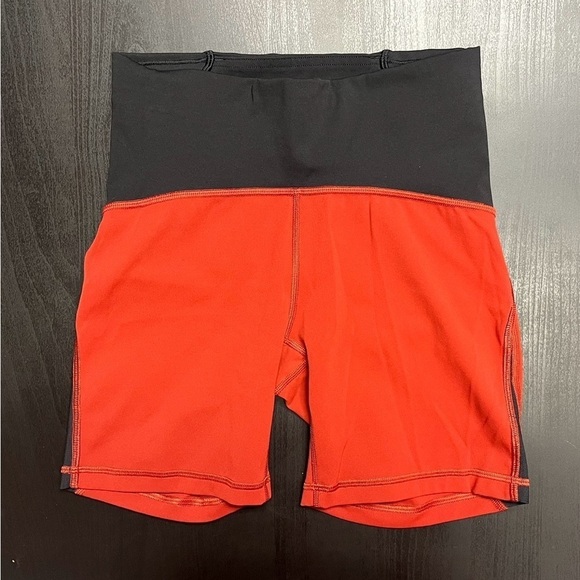 Lululemon Train Times Short *6" - Sz 4 - Picture 2 of 5